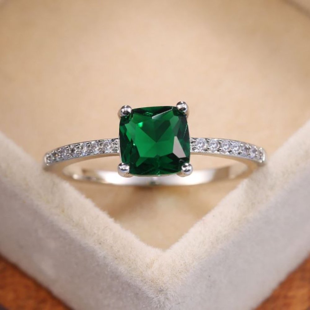 18k White Gold Diamond Emerald Cushion Cut Ring - Picture 1 of 4